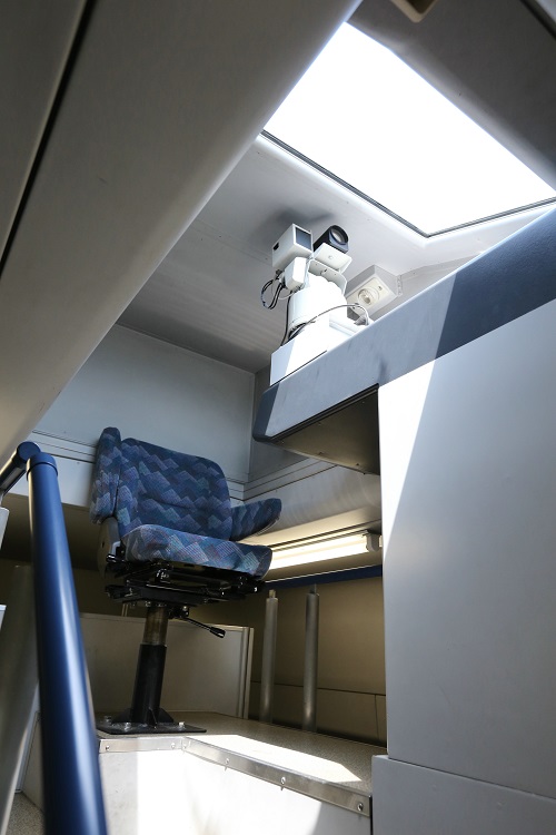 ドクターイエロー（新幹線電気軌道総合試験車）内部に設置された「観測ドーム」（時事通信フォト）