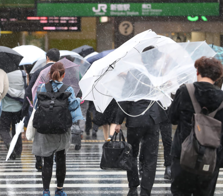 今年の梅雨は最悪の災害誘発型（時事通信フォト）