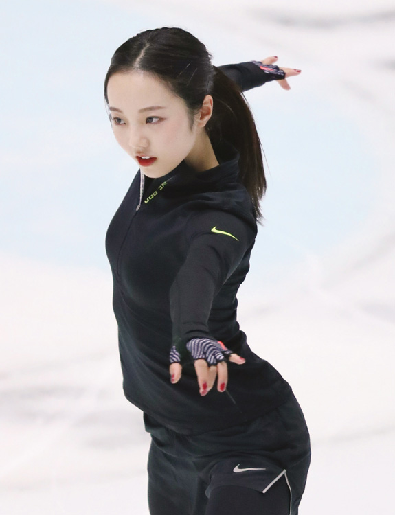 二女の本田真凜（時事通信フォト）