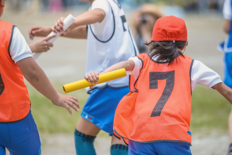 外遊び減少で低下している子供の運動能力（写真／アフロ）