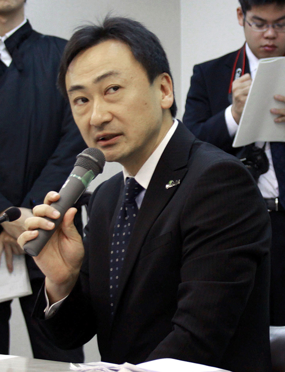 日本維新の会の第5次公認候補について記者会見する東徹総務会長(共同通信社)
