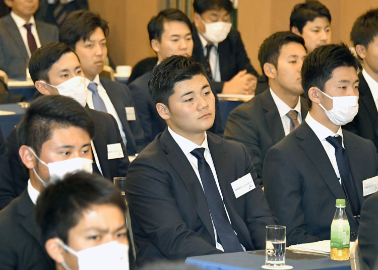 プロ野球の新人研修会の様子（共同通信社）