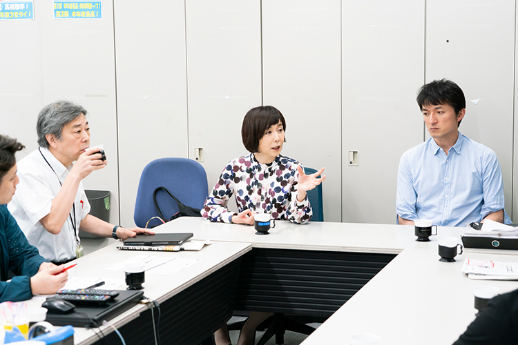 PM1:50　番組終了後には反省会でのひとコマ