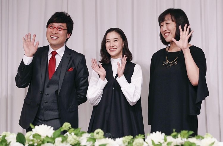 会見には山ちゃん、蒼井優、しずちゃんも出席（写真／共同通信社）