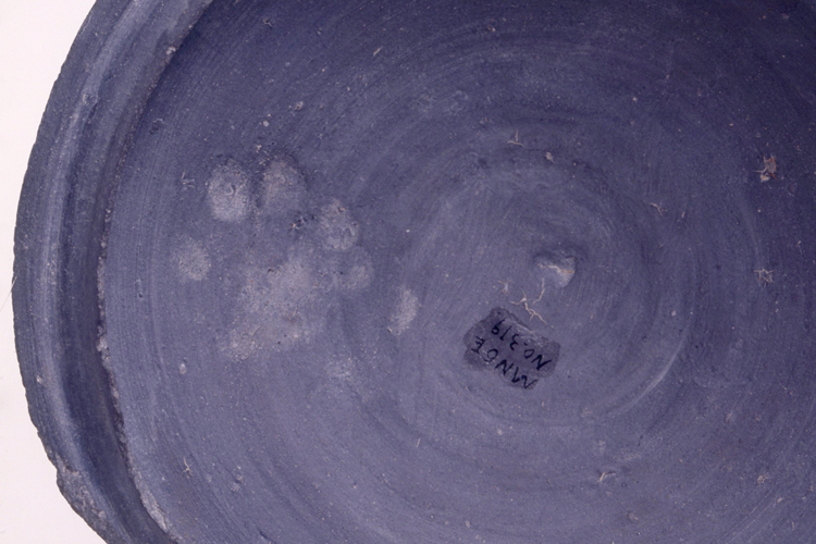 兵庫県姫路市の見野古墳群から発見された須恵器。猫らしき動物の足跡がくっきりと見てとれる（写真提供／姫路市教育委員会）