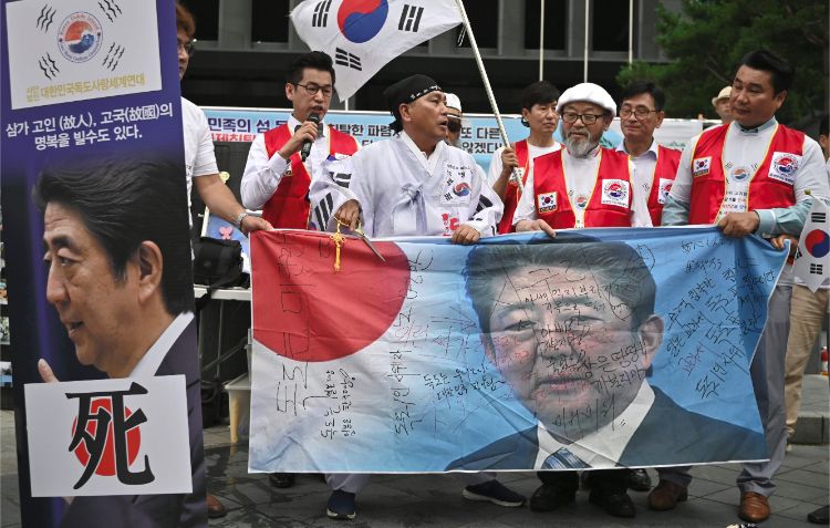 韓国では過激な反日デモが繰り広げられているが…（AFP＝時事）