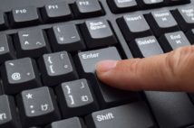「改行の概念がない」新入社員メールに困惑 懸念される若者の文章力の低下