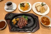 老舗ステーキチェーン「フォルクス」、新興店にはない食べ放題の魅力