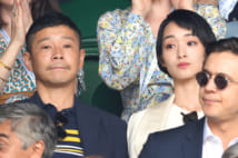 剛力は前澤友作氏との熱愛が話題となった（写真はテニスのウィンブルドン選手権の男子決勝を観戦したふたり（2019年7月、Ph:GettyImages）