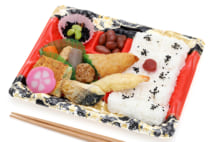 お弁当1つで、数百個の添加物を摂取している(写真/PIXTA)
