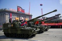 北朝鮮の軍事パレード（時事通信フォト）