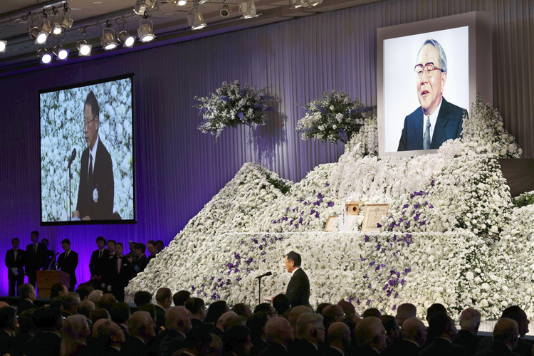 豊田達郎氏のお別れの会で、あいさつをするトヨタ自動車の豊田章男社長（写真／共同通信社）