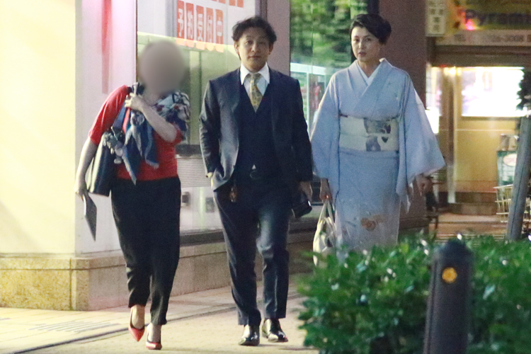 片岡愛之助 藤原紀香夫妻が 魔女 霊能師に傾倒するまで Newsポストセブン