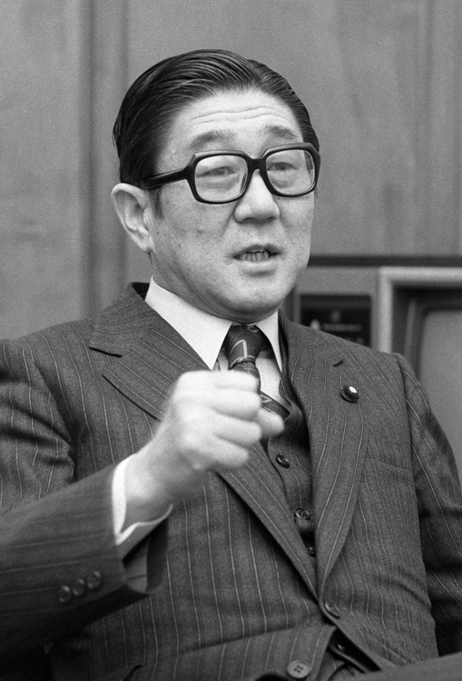 インタビューに答える安倍晋太郎氏（1980年、共同通信社）