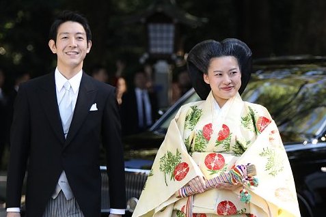 第二子を妊娠したことが明らかになった守屋絢子さんと守谷慧さん夫妻（2018年10月、東京・渋谷の明治神宮）