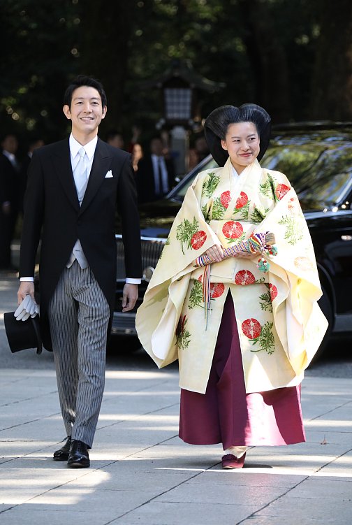 守谷慧さんと絢子さん（昨年10月、東京・渋谷の明治神宮で）