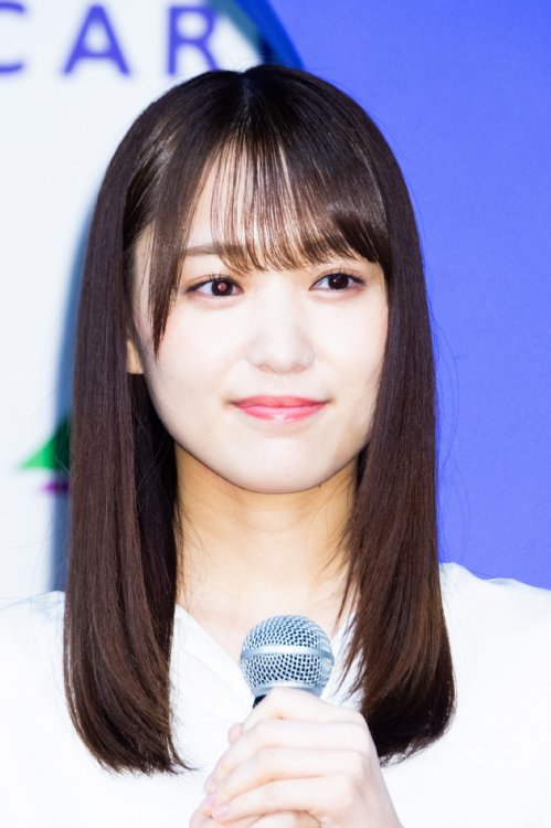 イオンカードのイベントに登場した欅坂46・菅井友香