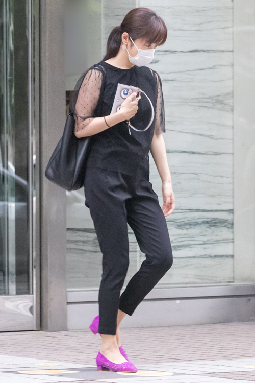 遠目からでも顔の小ささが際立つ