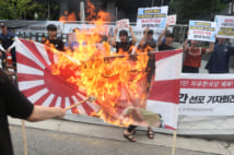 韓国で燃え上がる反日運動（EPA＝時事）