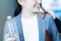 節約・エコを意識しながらも、ついペットボトル飲料を買ってしまう人たち