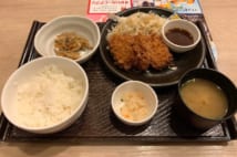 ファミレスの「とんかつ」食べ比べ ガスト、ジョナサン、デニーズの違いは?