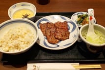 必ずしも安いわけではない「牛たん専門店」が女性客を魅了するワケ