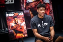 『NBA2K20』の発表イベント後、インタビューに応じる八村塁