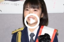 【動画】警官姿の浜辺美波　可愛くて何度も見ちゃう写真２枚