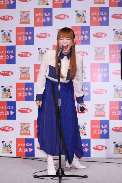 熱弁する中川翔子（塩らーめん派）だが