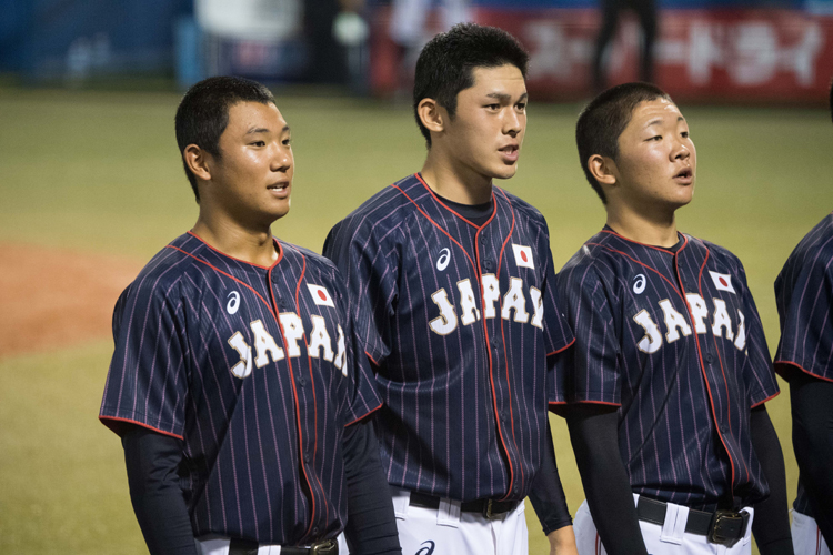 プロでの活躍が楽しみな佐々木と奥川（撮影／藤岡雅樹）