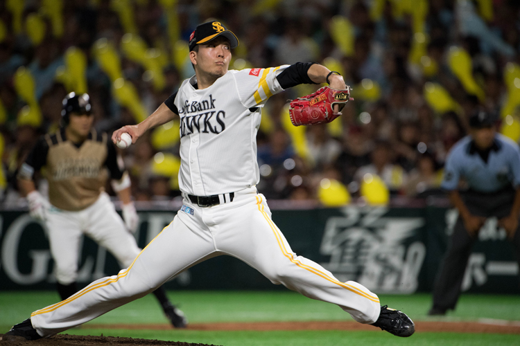 躍動感あふれる千賀の投球フォーム