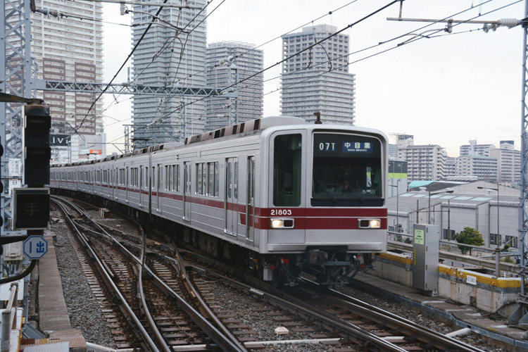 ホームドア設置のため引退する東武20000系（写真提供／野田隆）