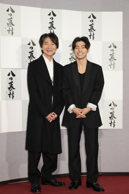 大御所俳優たちが出た『八つ墓村』で演技をした吉岡秀隆（左）と村上虹郎（右）