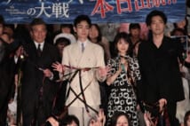 『アルキメデスの大戦』舞台挨拶の菅田将暉、浜辺美波、舘ひろし、柄本佑