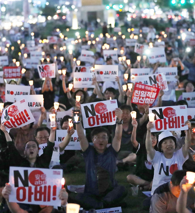 デモの裏で若者が文在寅政権に反旗か（AFP＝時事）