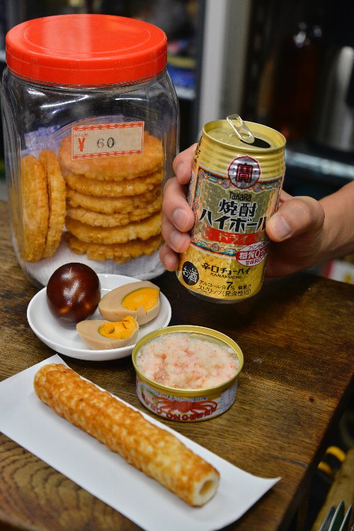 気取らないつまみが酒のうまさを引き立てる