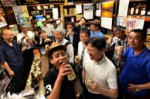 花が咲き誇るように笑顔が溢れる店内