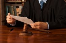 誰でもできる裁判傍聴の手続き紹介 有名裁判では数千人が行列も