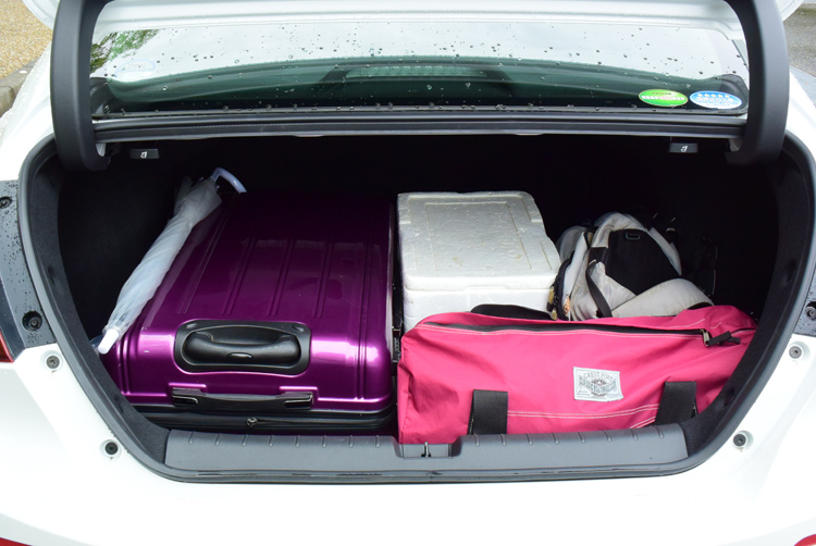 ラゲッジスペースの広さも十分で実用性は高い（ホンダ・インサイト）