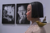 「表現の不自由展・その後」に展示された彫刻家キム・ソギョン氏、キム・ウンソン氏夫妻の「平和の少女像」（時事通信フォト）