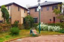 子育てしやすい新興住宅街のはずが……(写真はイメージ)