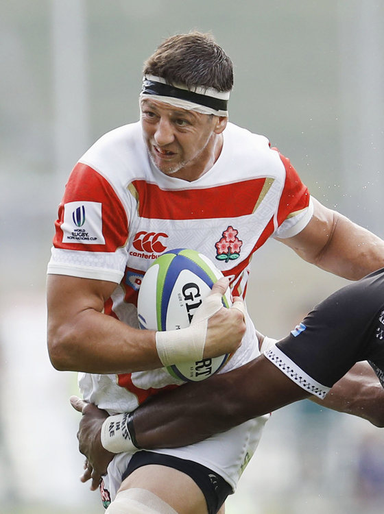 献身的なプレーでチームを支えるトンプソン・ルーク（共同通信社）