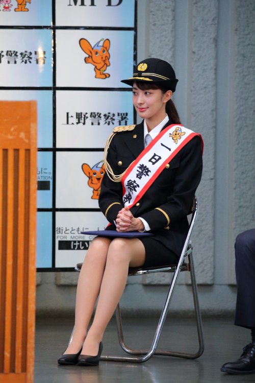 上野警察署で署長の椅子に収まった宮本