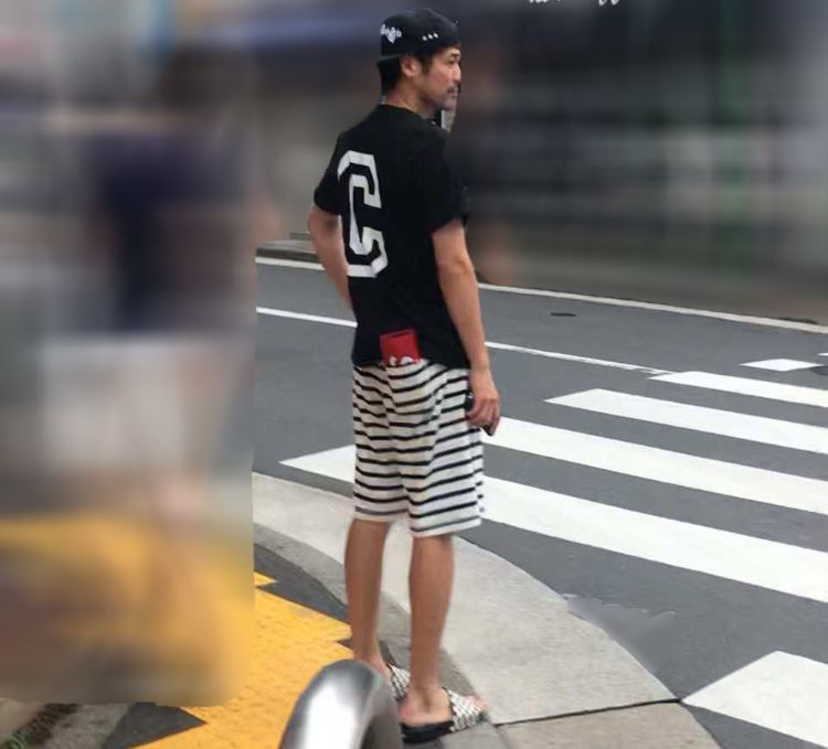 写真 佐藤隆太 妻子のため定食屋に激走 汗だくの良パパ姿 Newsポストセブン 写真 佐藤隆太 妻子のため定食屋に激走 汗だくの良パパ姿 Newsポストセブン