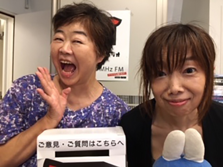 ラジオデビューしたオバ記者。右はハセジュン
