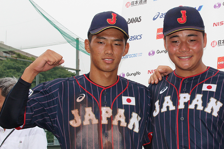 中村奨成と清宮幸太郎（時事通信フォト）