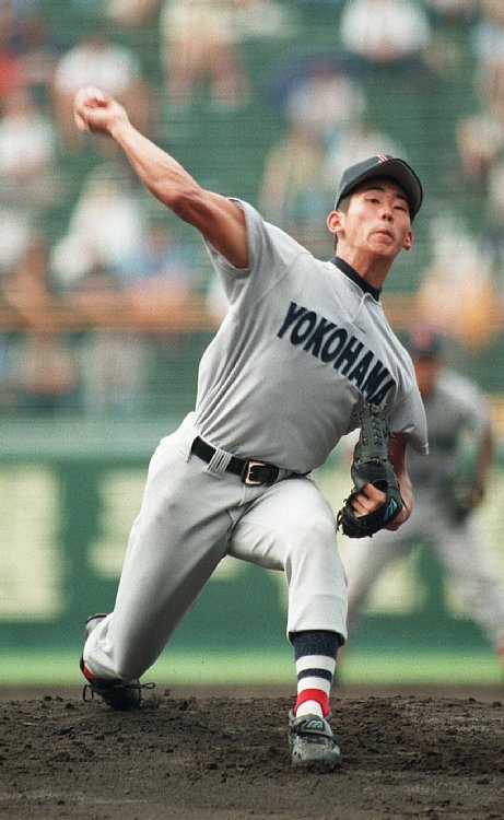 PL戦で延長17回を投げぬいた横浜の松坂大輔投手（1998年。写真：時事通信フォト）