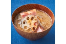 フライパンで炒めて作る味噌汁、コクが増してご馳走に