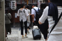 岡田准一＆宮崎あおい　子連れで金運アップ神社を参拝