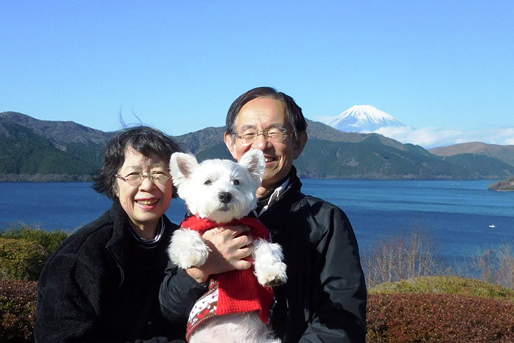 宮本英司さんと45年間連れ添った妻・容子さん。夫婦でいろいろな場所を訪れた